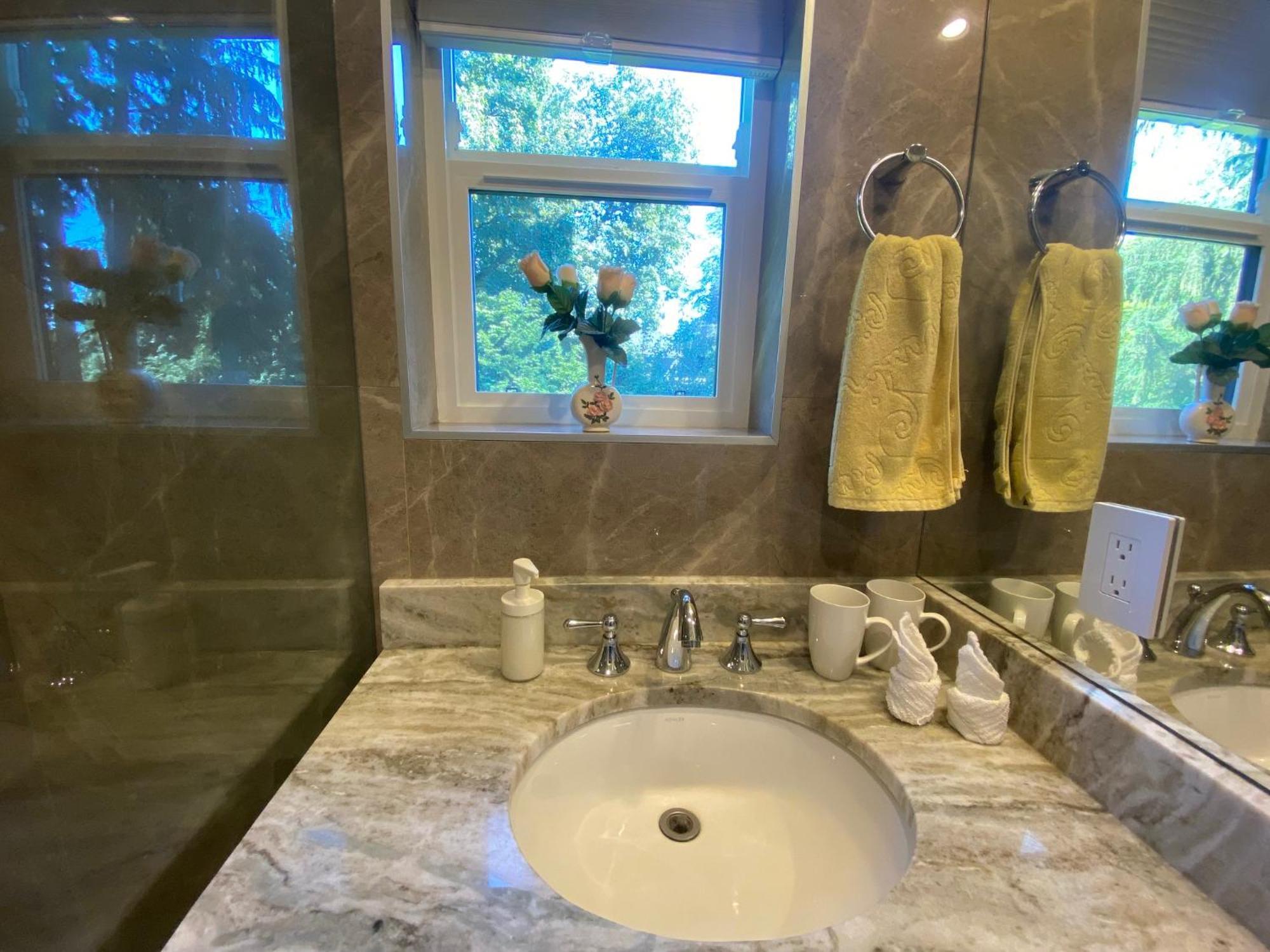 Shaughnessy Cozy Bedrooms Guest House バンクーバー エクステリア 写真