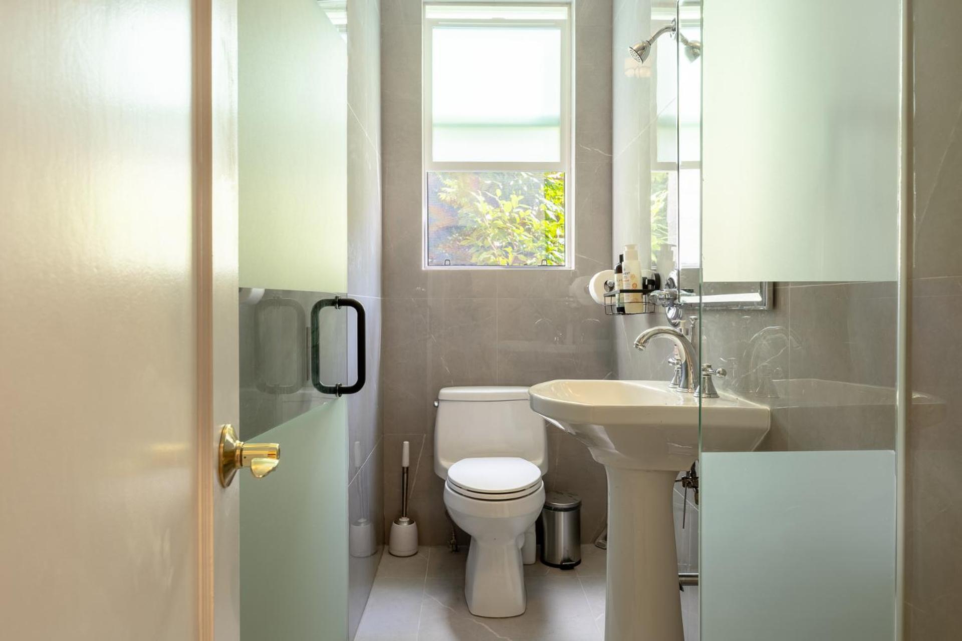 Shaughnessy Cozy Bedrooms Guest House バンクーバー エクステリア 写真