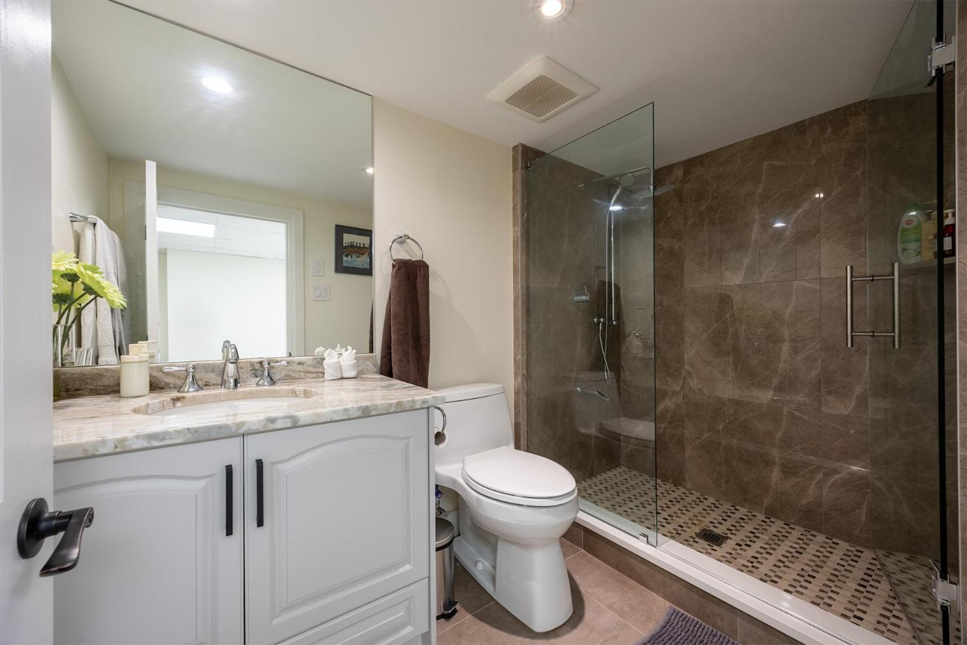 Shaughnessy Cozy Bedrooms Guest House バンクーバー エクステリア 写真