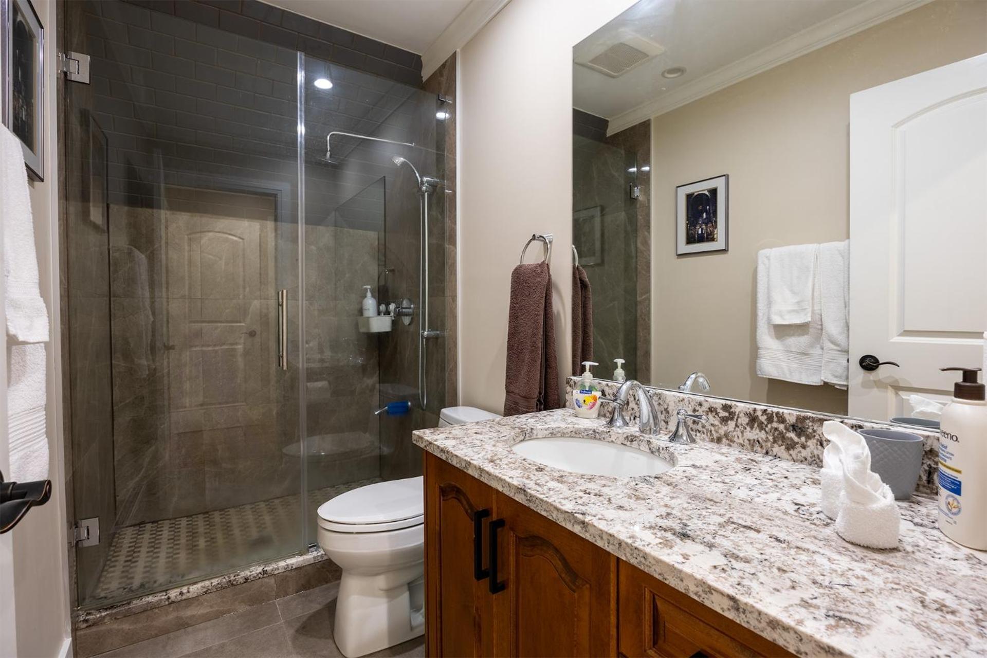 Shaughnessy Cozy Bedrooms Guest House バンクーバー エクステリア 写真