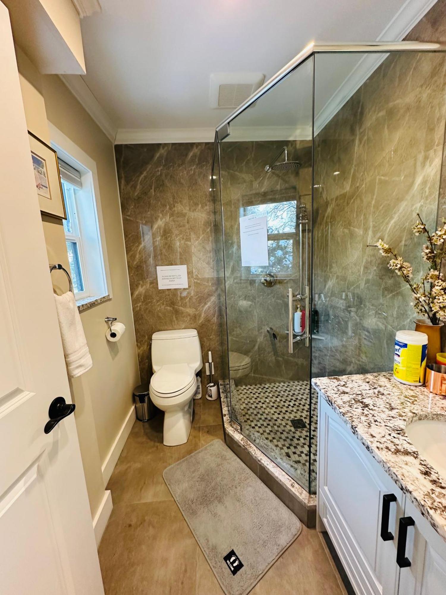 Shaughnessy Cozy Bedrooms Guest House バンクーバー エクステリア 写真